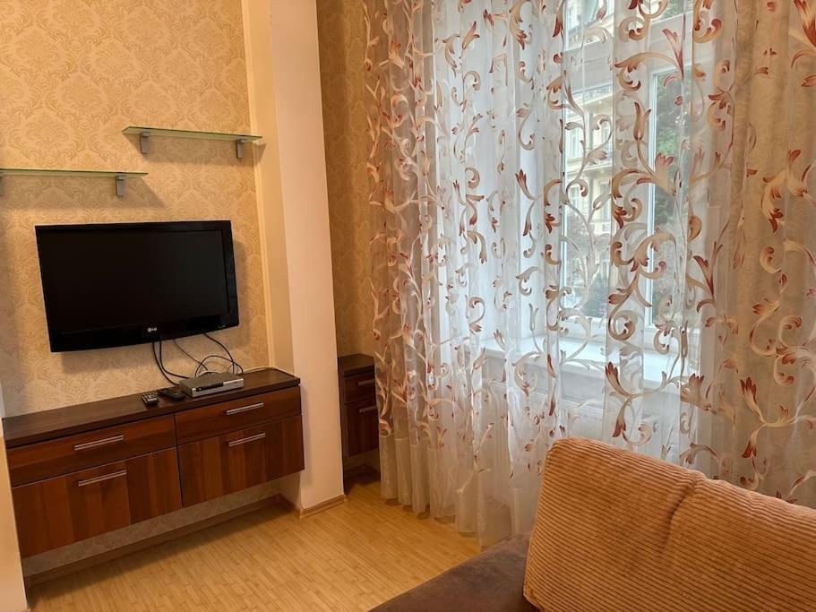 Apartment Sadova קרלובי וארי מראה חיצוני תמונה