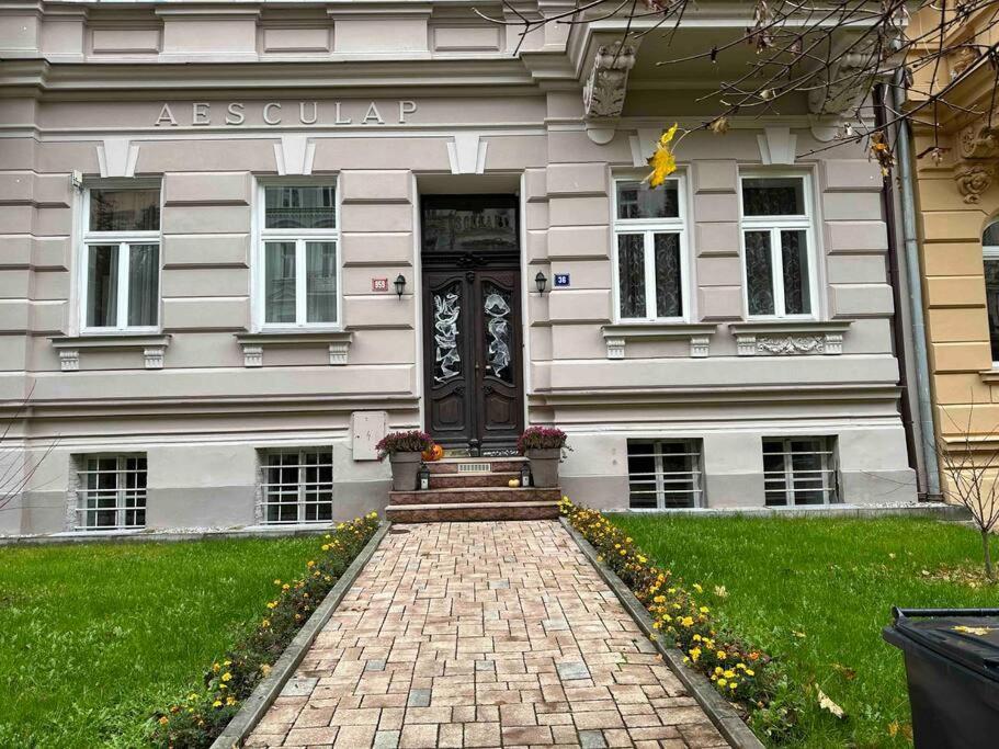 Apartment Sadova קרלובי וארי מראה חיצוני תמונה