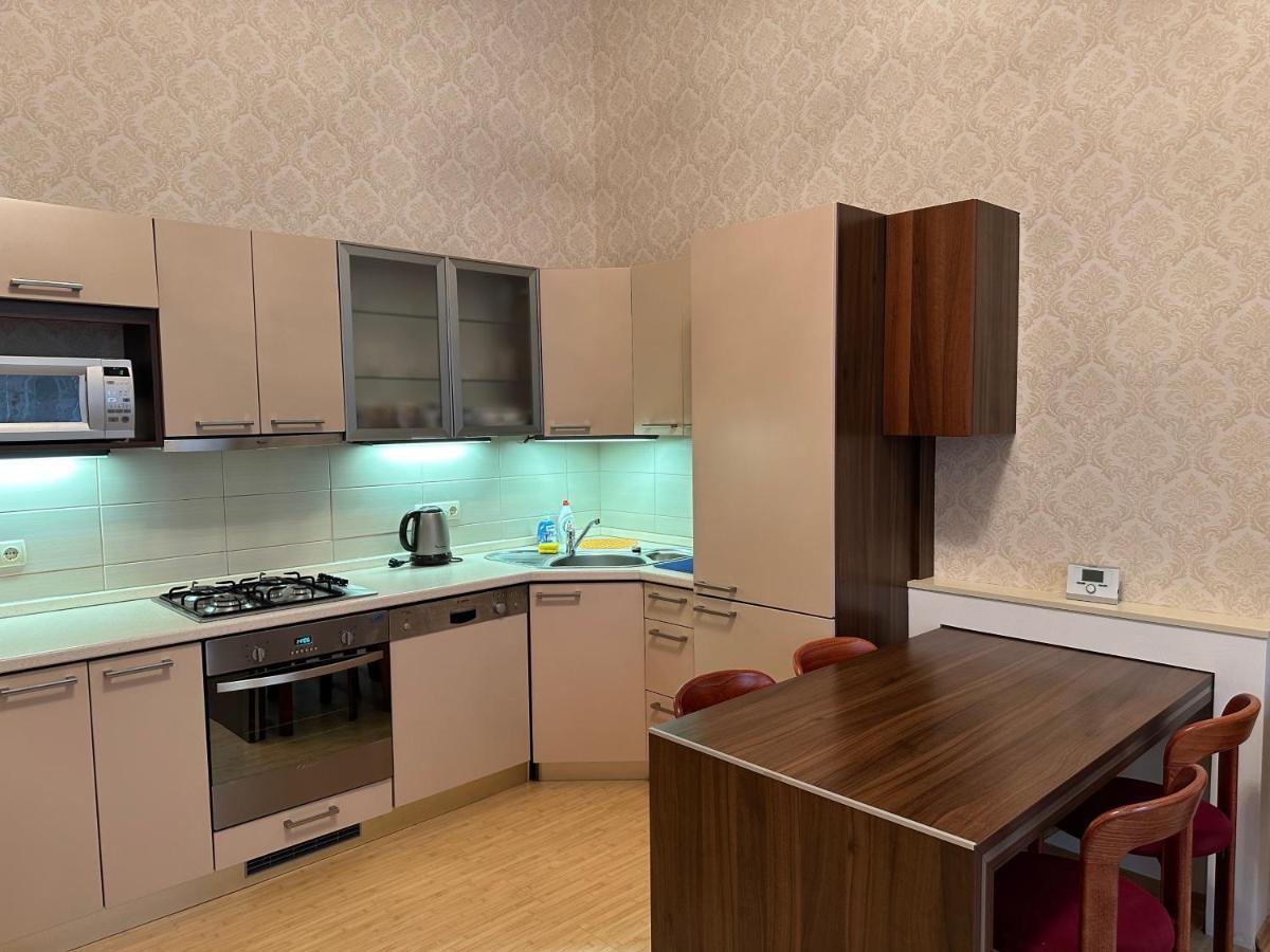 Apartment Sadova קרלובי וארי מראה חיצוני תמונה